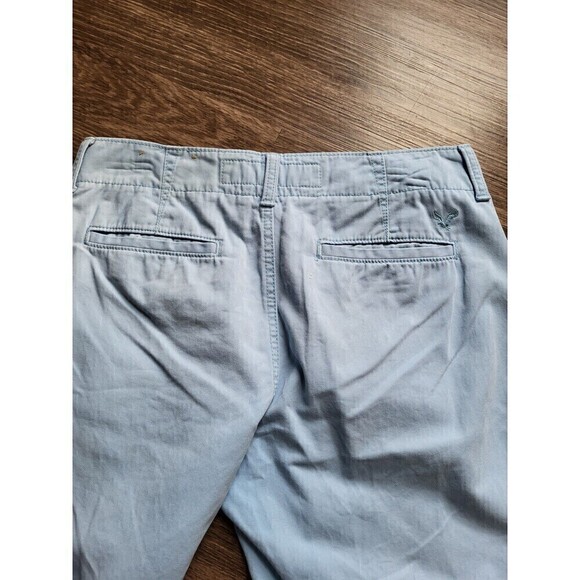 American Eagle Outfitters Classic Fit, 9" Inseam Baby Blue, Khaki Shorts Mens 30 - Picture 7 of 8